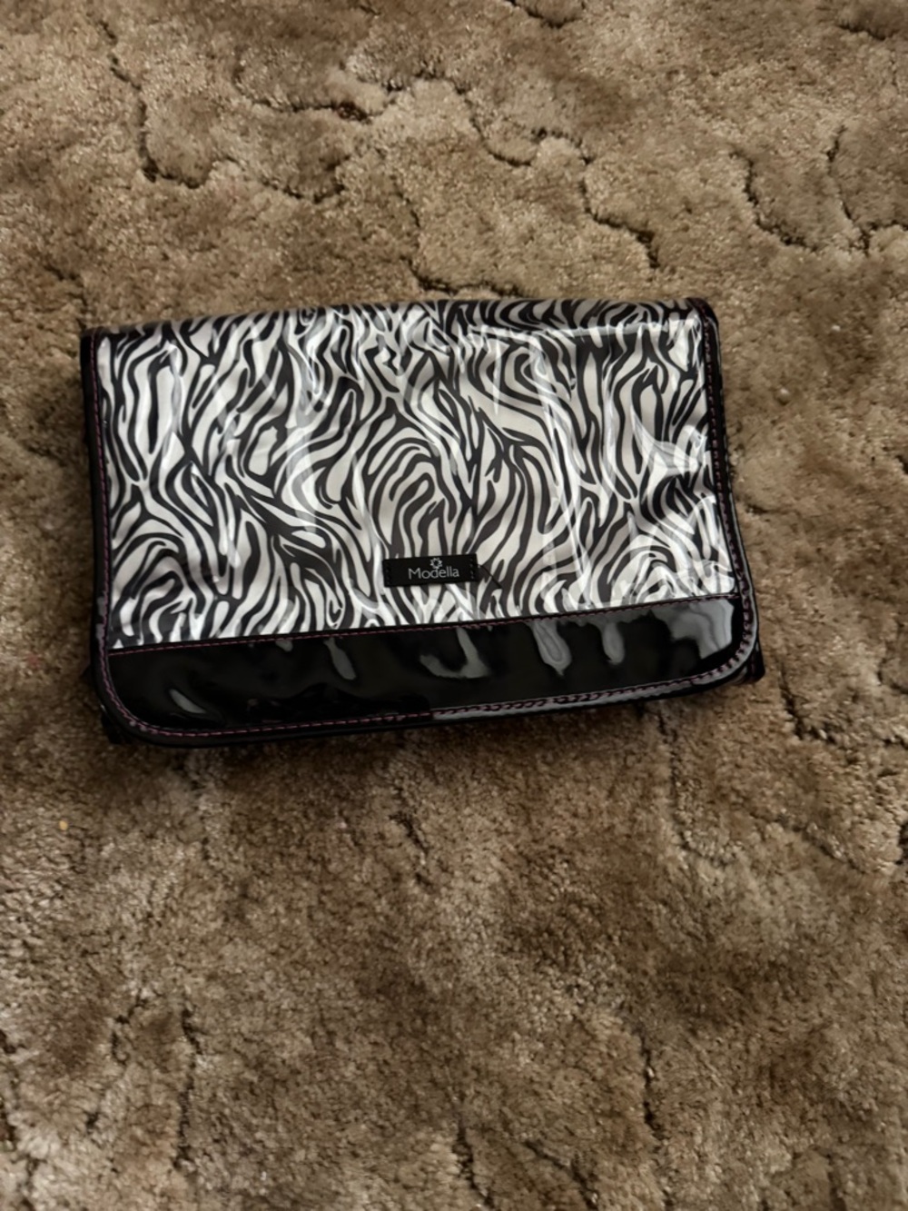 Modella Black & White Zebra Patent Cosmetic Case

Hanging Toiletry Bag